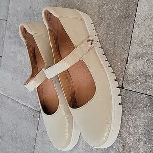 Vionic Uptown Mary Jane Flat in Gold Shimmer Leather NWOT Sz 9.5 Wide